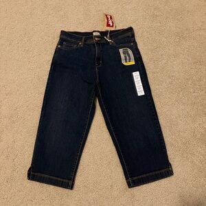 NWT Levis Perfectly Slimming 512 Capri Jeans Dark Wash Women’s Size 12 Denim